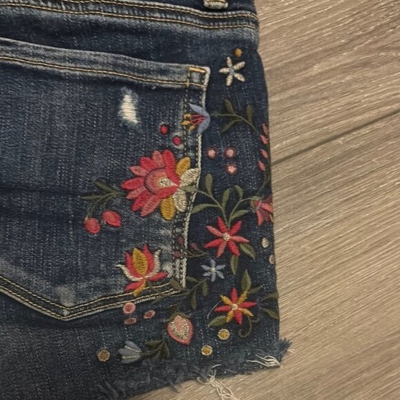American Eagle Outfitters Blue Jean Shorts with Floral Embroidery - Picture 3 of 7